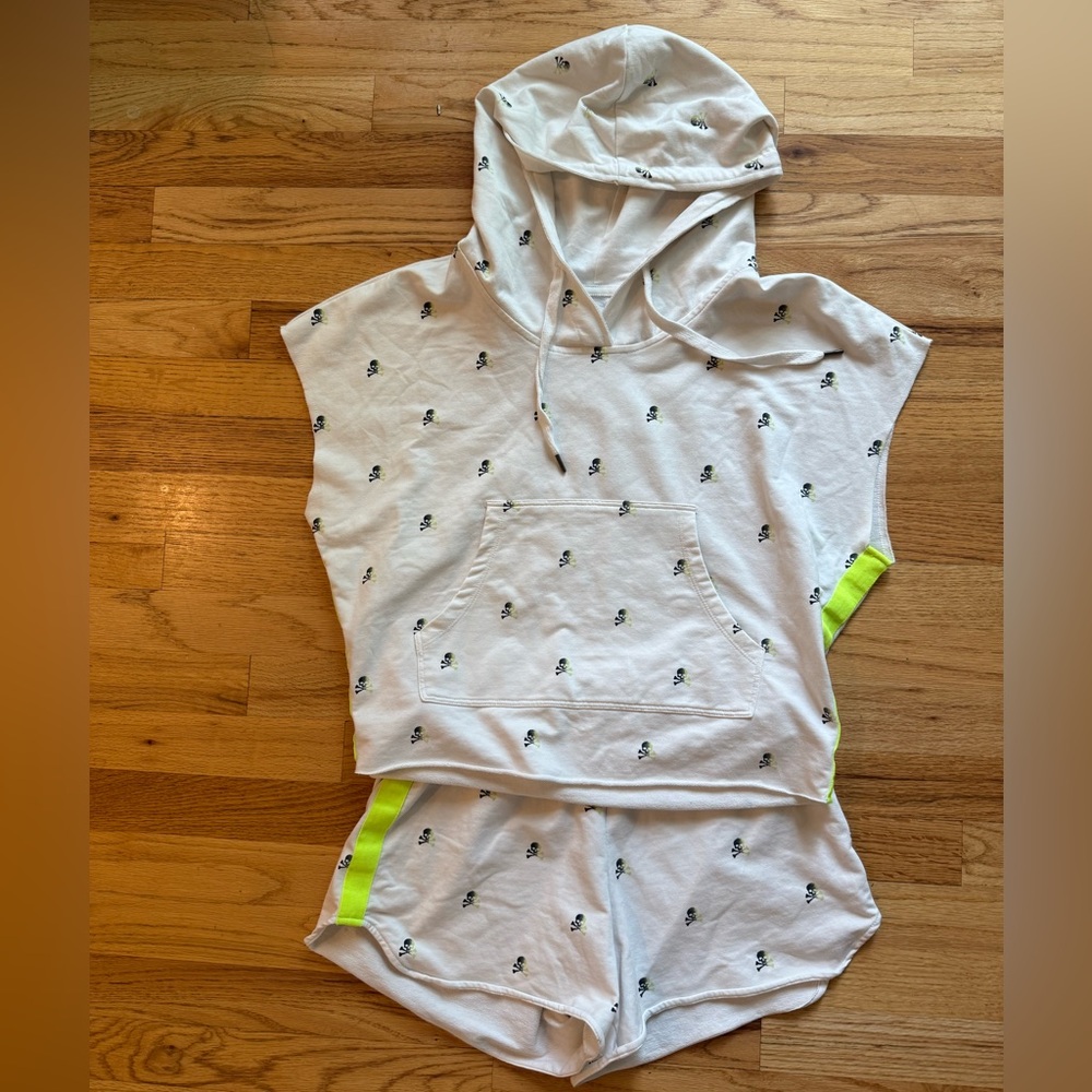Sundays White Hooded shorts Set with skull crossbones pattern